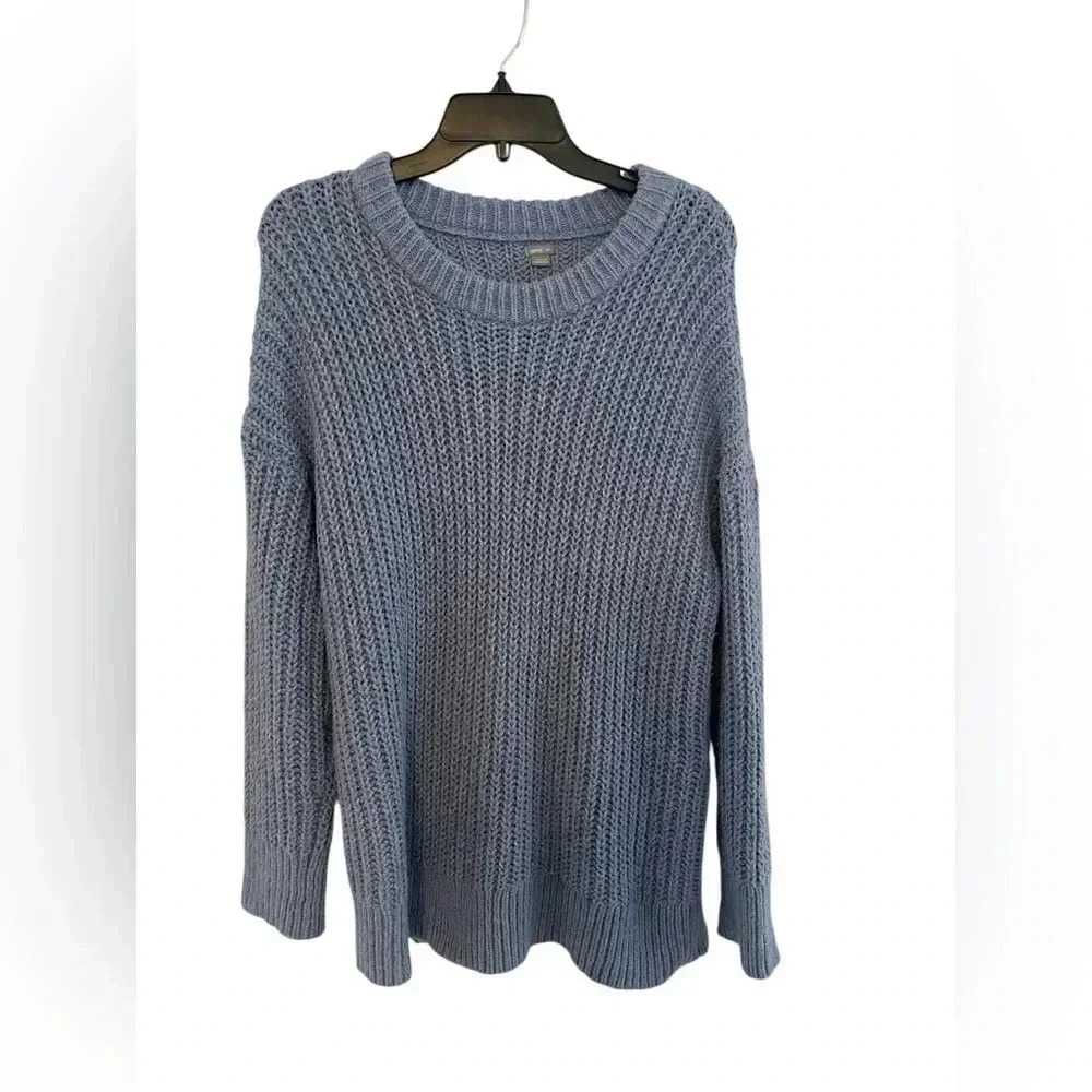 Women’s Arie Blue crewneck sweater size small.